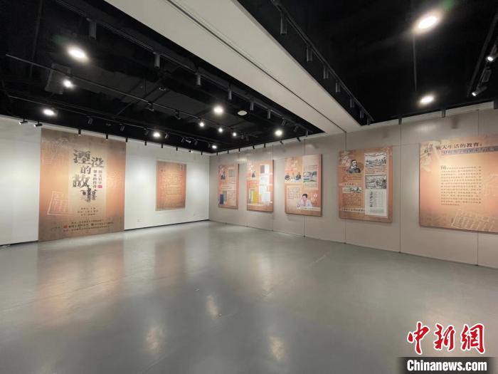 对相杂字教材对后世教科书普遍采用插图方式,具有深远的意义和影响,图画识字的教学方式绵延到了现代教育之中。 华东师大供图 摄 对相杂字教材对后世教科书普遍采用插图方式,具有深远的意义和影响,图画识字的教学方式绵延到了现代教育之中。 华东师大供图 摄