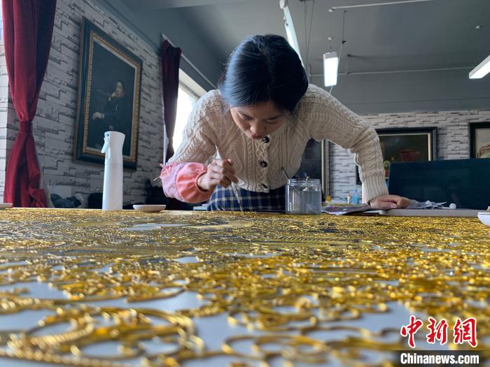从春秋战国起源的中国珐琅,经过几千年的创新孕育,正在新时代迎来发展新机。 王惠琳 摄 从春秋战国起源的中国珐琅,经过几千年的创新孕育,正在新时代迎来发展新机。 王惠琳 摄