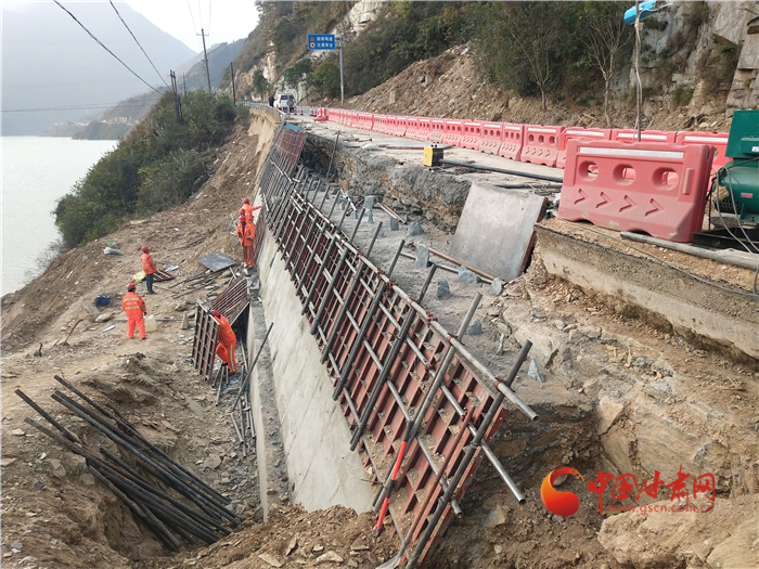 陇南文县：灾后道路修复工程进展顺利