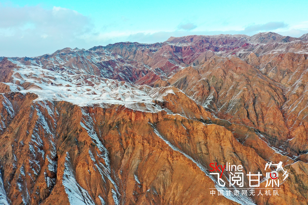 【飞阅甘肃】张掖甘州：雪扮合黎山 今朝更好看