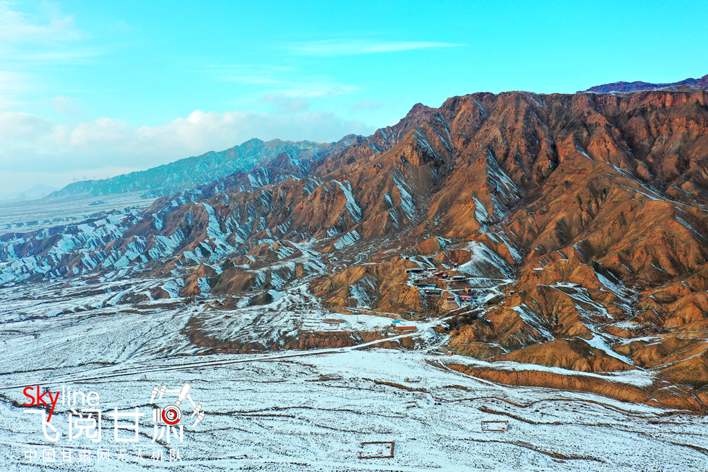 【飞阅甘肃】张掖甘州：雪扮合黎山 今朝更好看