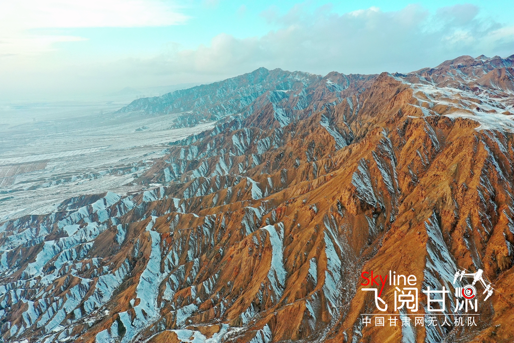 【飞阅甘肃】张掖甘州：雪扮合黎山 今朝更好看