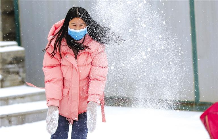 笑看飞琼花 雪满金城道 兰州迎来2021年第一场雪