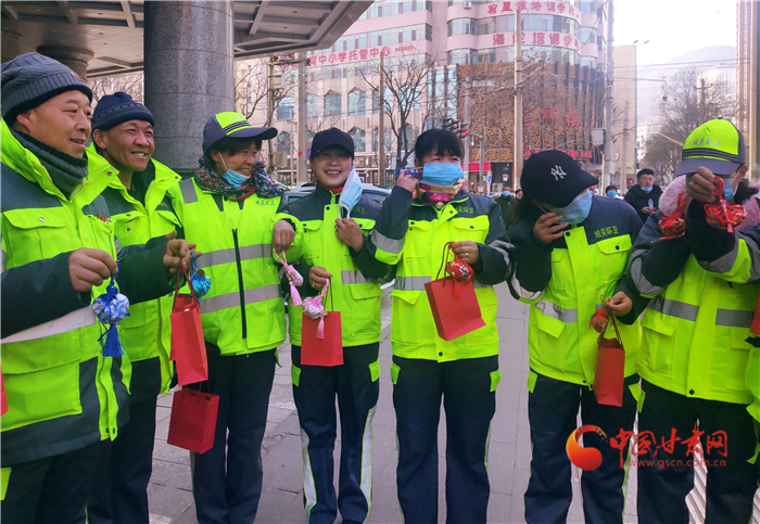 【新春走基层】兰州：艾草飘香迎新春 好礼相送可爱人