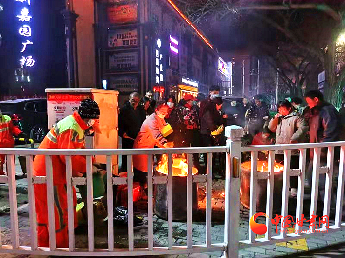 【新春走基层】八千余名环卫工除夕夜坚守 只为新年第一眼见到美丽兰州