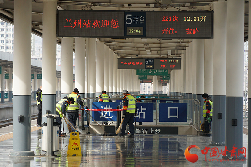 【新春走基层】兰州车站保洁员擦亮城市名片 给旅客一个“干净年”