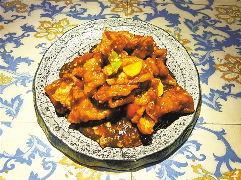 酸脆爽口的菠萝焦熘肉片 烹饪大师现场教您制作