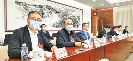《无极五网址_住甘全国政协委员讨论“两高”工作报告》