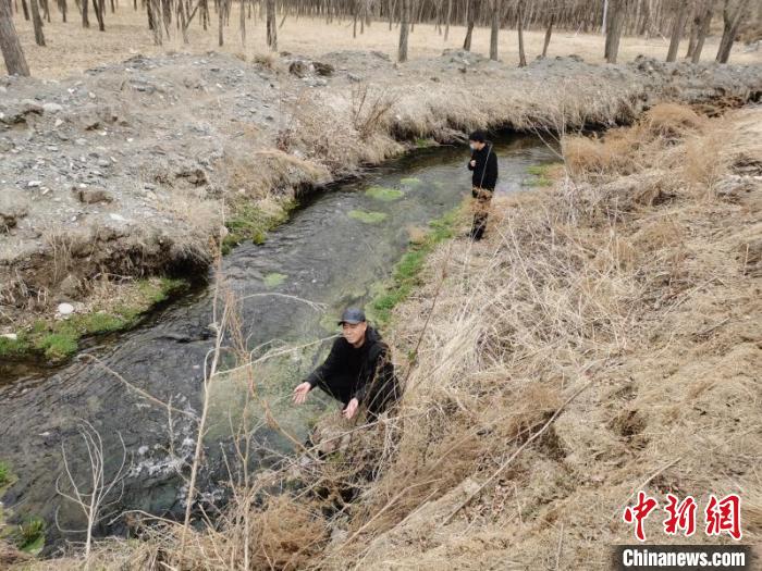 2020年3月底，甘肃全面启动黄河流域入河排污口现场排查工作。(资料图)甘肃省生态环境厅供图 甘肃省生态环境厅供图 摄