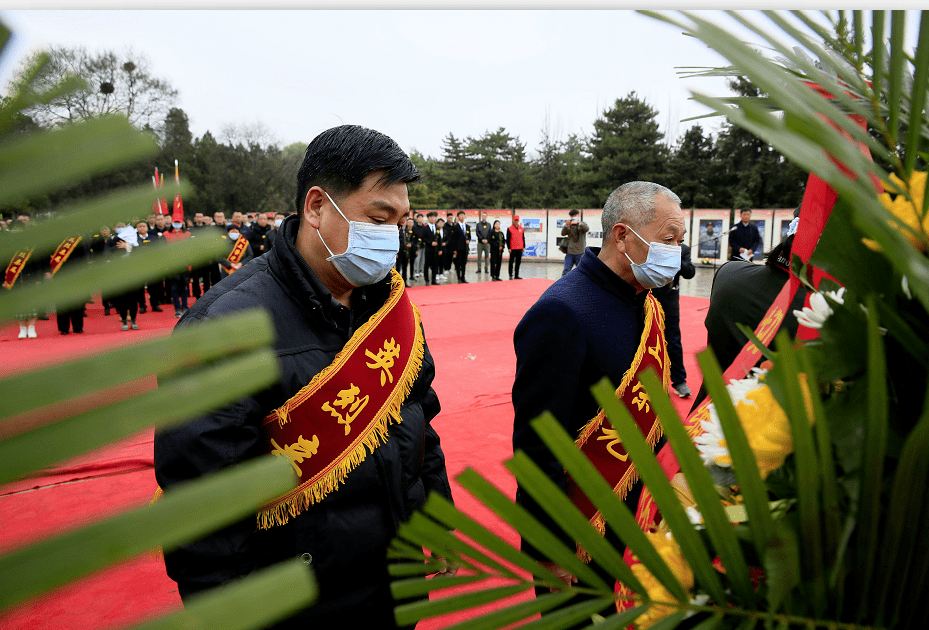 《无极五登陆地址_清明节，陈红军烈士与儿子首次“见面”……》