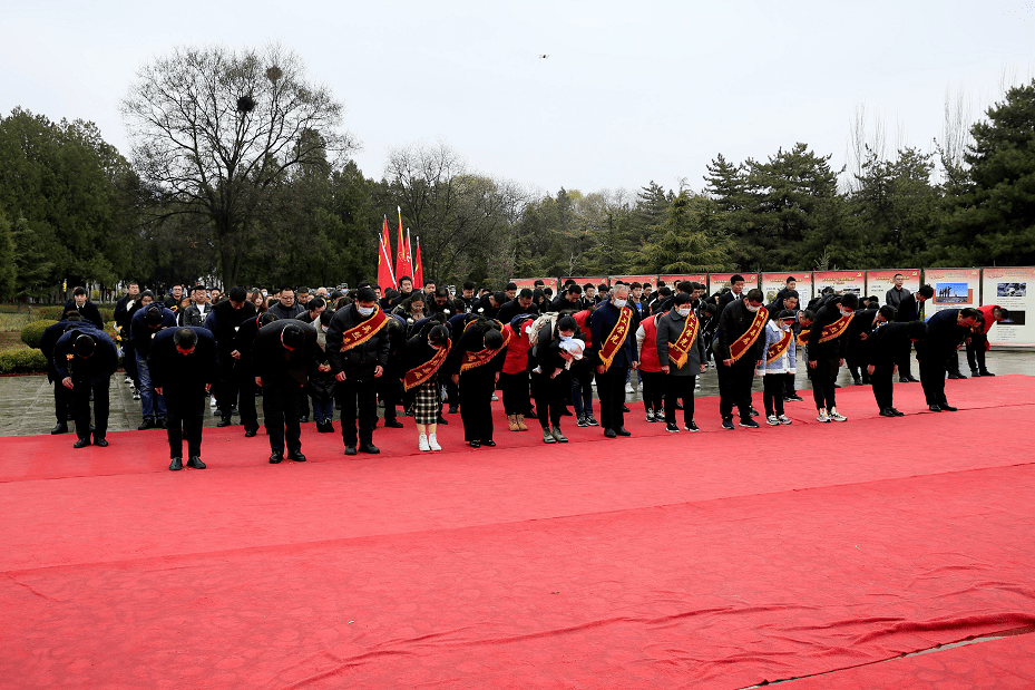 《无极五登陆地址_清明节，陈红军烈士与儿子首次“见面”……》
