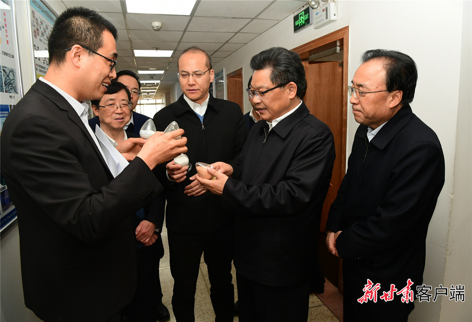 《无极5平台_【快讯】任振鹤在中国科学院兰州分院调研》