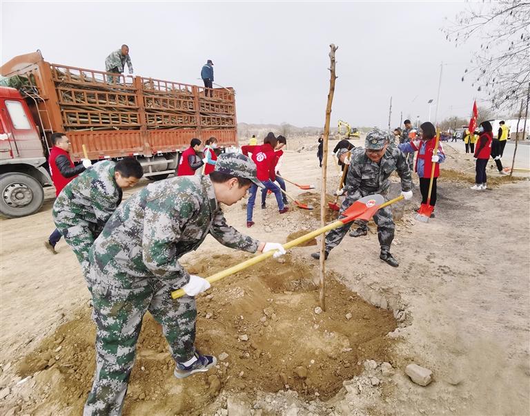 皋兰县千人植树绿化家园 今年计划义务植树20万株