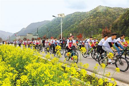 陇南成县举办青春骑行活动