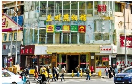 兰州照相馆：承载一代兰州人的“黑白”记忆