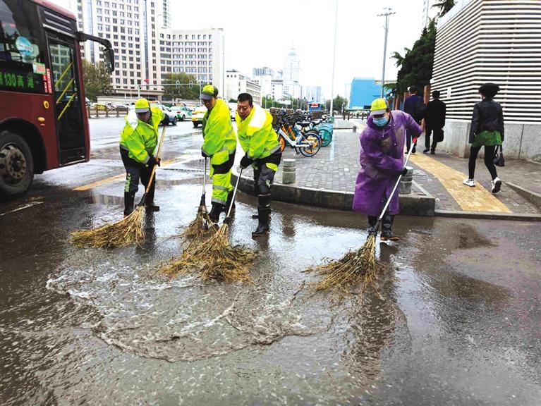 兰州市污水处理监管中心24小时值守疏通积水