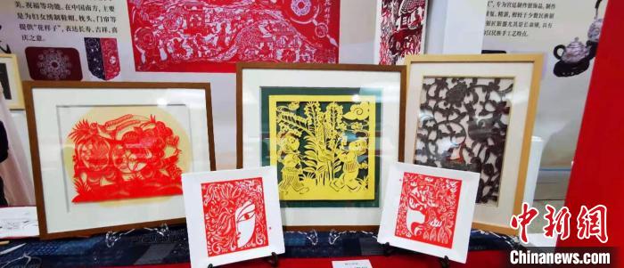 联展汇集来自鄂湘赣皖四省1000余件非遗展品 罗俊 摄 联展汇集来自鄂湘赣皖四省1000余件非遗展品 罗俊 摄