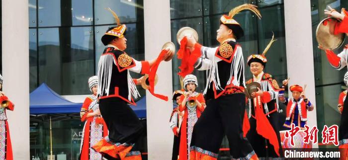 第五届鄂湘赣皖非物质文化遗产联展武汉举办 罗俊 摄 第五届鄂湘赣皖非物质文化遗产联展武汉举办 罗俊 摄