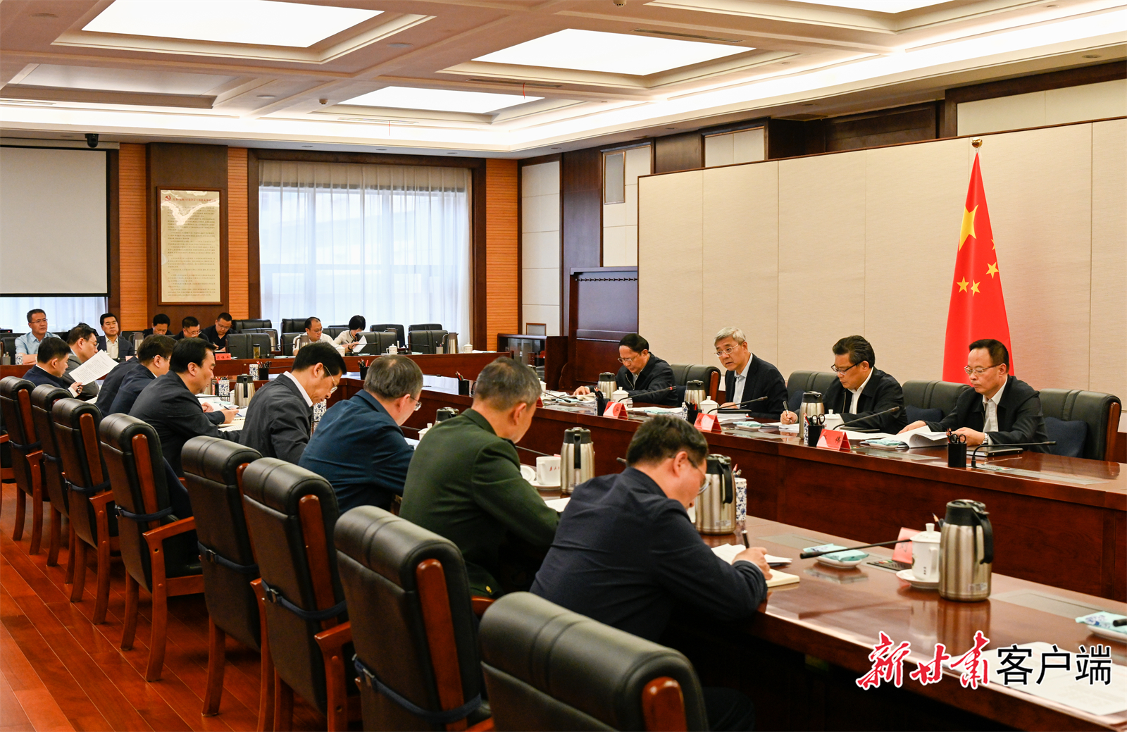 省委常委会召开会议：传达学习习近平总书记重要讲话和指示精神，研究部署经济发展、生态环保、巡视巡察等工作