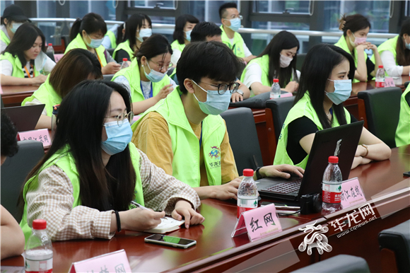 今(17)日上午,2021全国百家重点网络媒体记者重庆行正式启动。华龙网-新重庆客户端 葛彧 摄 今(17)日上午,2021全国百家重点网络媒体记者重庆行正式启动。华龙网-新重庆客户端 葛彧 摄
