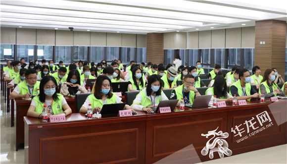 近70余家全国网媒记者齐聚璧山开启巴渝之旅。华龙网-新重庆客户端 葛彧 摄 近70余家全国网媒记者齐聚璧山开启巴渝之旅。华龙网-新重庆客户端 葛彧 摄
