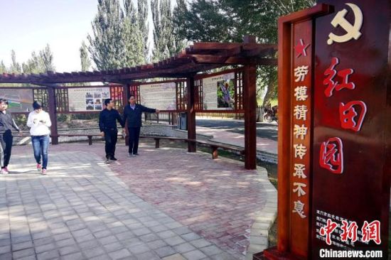 2019年7月,玉门红田园定位于劳模精神红色教育基地、农村党史展览园、乡村旅游度假区。(资料图) 高展 摄 2019年7月,玉门红田园定位于劳模精神红色教育基地、农村党史展览园、乡村旅游度假区。(资料图) 高展 摄