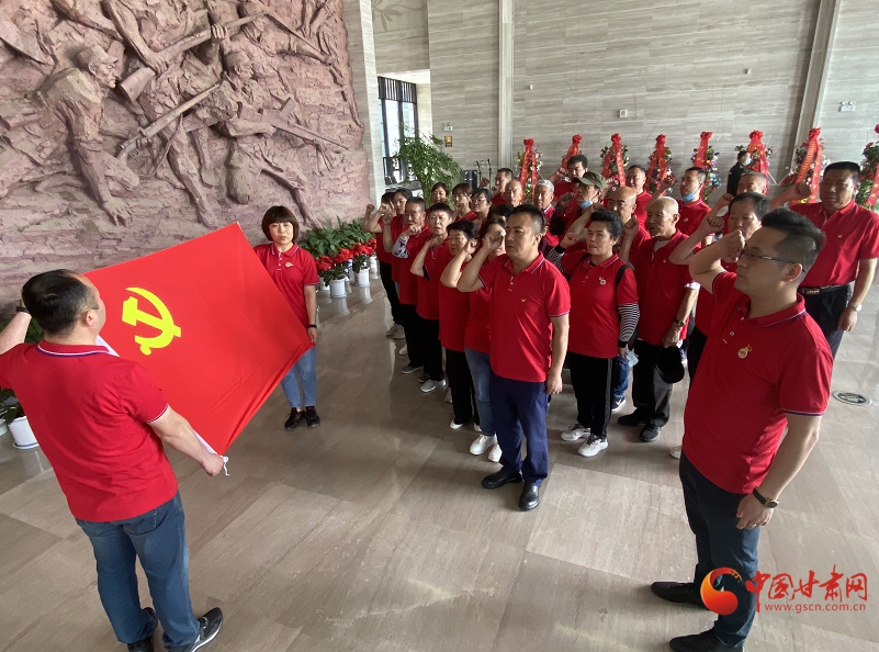 学习百年党史 汲取奋进力量——兰州拱星墩街道范家湾村社区党员走进两当兵变纪念馆开展主题党日活动