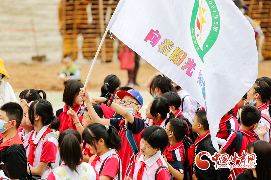 兰州秦安路小学：远足实践育红心