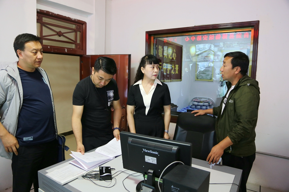 5(检查安全监控值守情况).jpg 5(检查安全监控值守情况).jpg