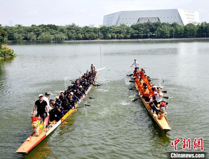 资料图:福州举行龙舟竞渡。 林玮东 摄 点击进入下一页