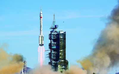 万无一失的航天员“专列” 万无一失的航天员“专列”