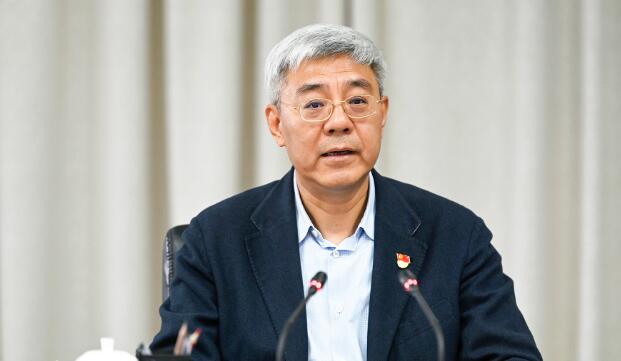尹弘：加强党性锻炼 勇于担当作为