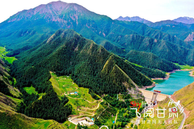 【飞阅甘肃】夏日祁连山 青山碧水共云天