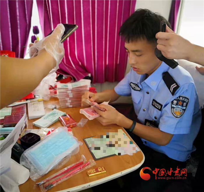 准公婆粗心弄丢结婚钱 兰州乘警帮助及时找回