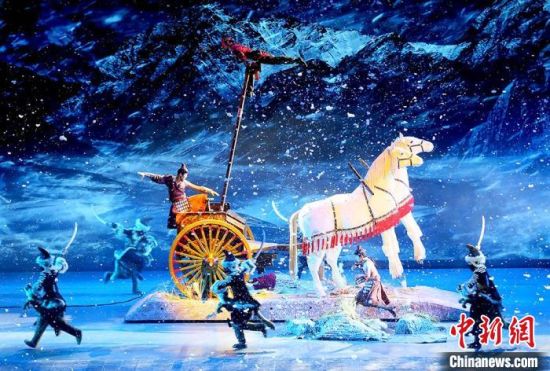 图为《天下雄关》演出剧照。 高展 摄 图为《天下雄关》演出剧照。 高展 摄