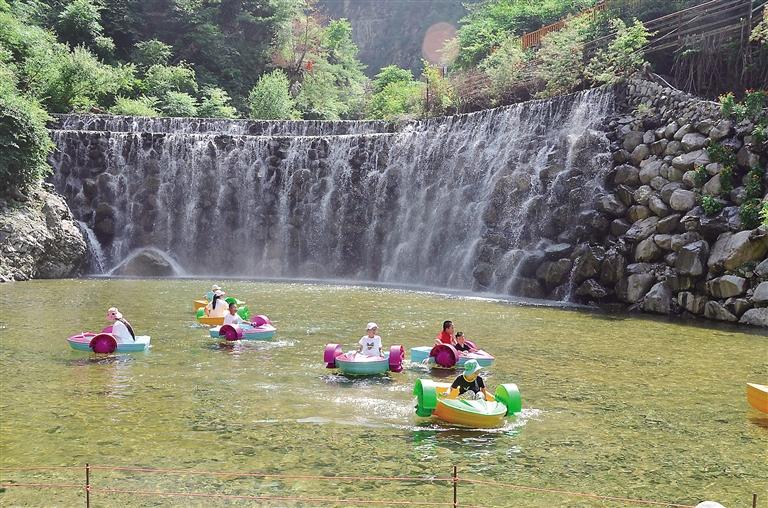 盛夏时节积石山县大墩峡景区迎来旅游高峰