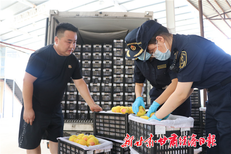 《无极平台网站_甘肃省首单跨境电商B2B直接出口货物在天水通关》