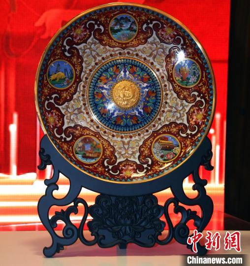 《世紀華章》大盤以敦煌藝術、景泰藍技藝展現新中國發展的盛景 楊清偉 攝