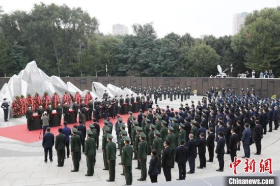 109位志愿军烈士英灵及1226件相关遗物回到祖国怀抱。　甘肃省退役军人事务厅供图