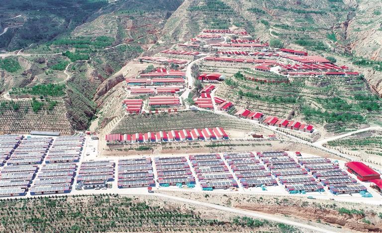 临夏州广河县三甲集镇易地扶贫搬迁牛羊产业园占地300余亩