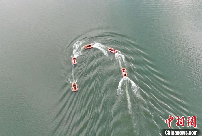 甘肃森林消防湖中锻造“水域尖兵”提高水中硬核救援实力