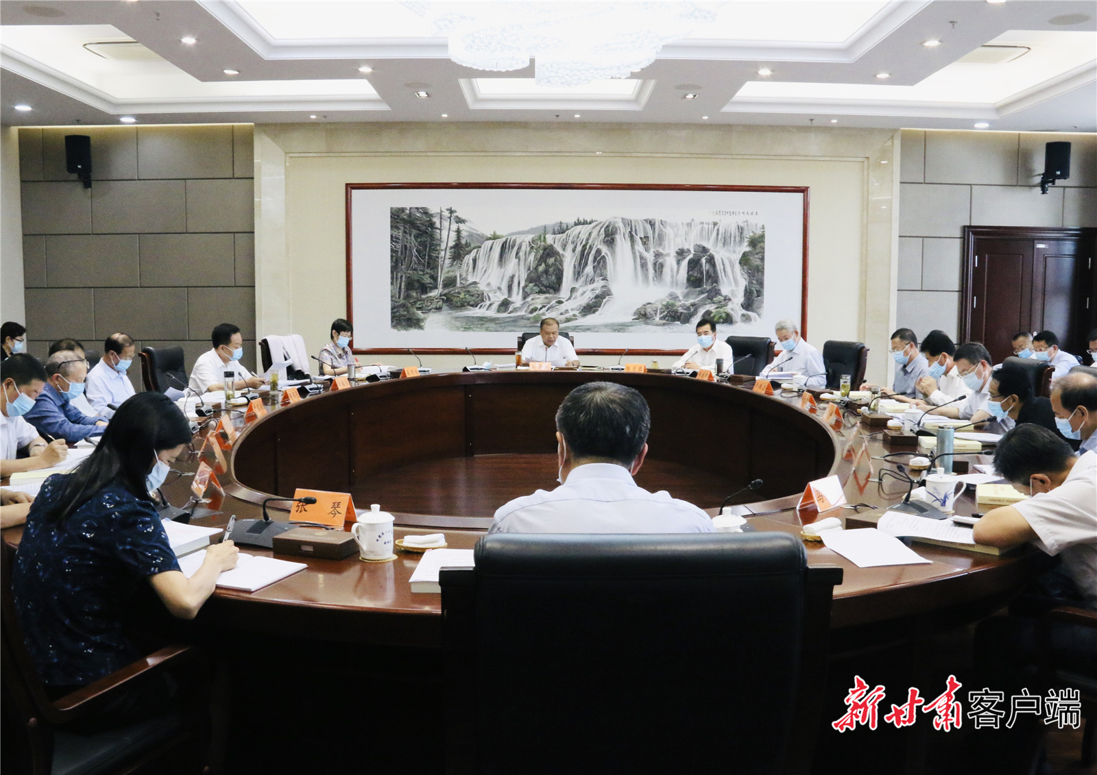 甘肃省人大常委会党组（扩大）会议暨理论学习中心组学习会议召开