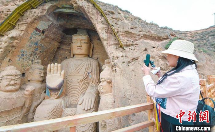 图为位于甘肃省武威市境内的天梯山石窟，其开凿于东晋十六国时期的北凉。(资料图) 崔琳 摄