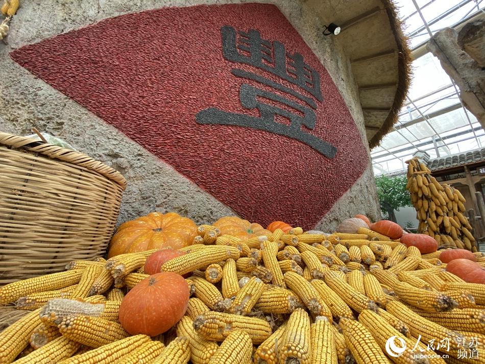 南京栖霞区八卦洲象征丰收的粮仓。席航飞摄