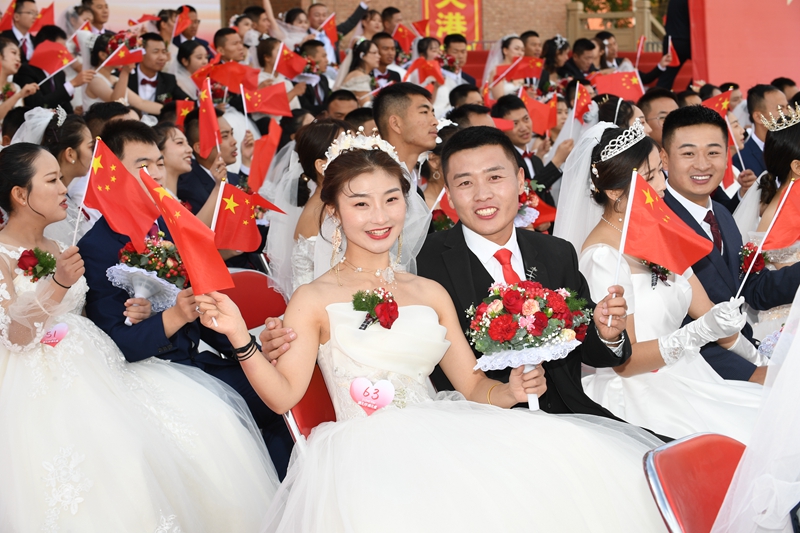 神圣婚姻,航天见证。汪江波摄