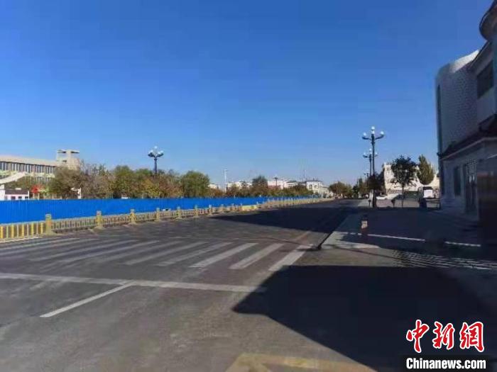 图为寂静的额济纳旗。 王振恒 摄 图为寂静的额济纳旗。 王振恒 摄