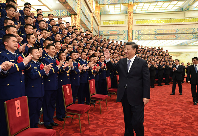 2021年11月5日,党和国家领导人习近平、王沪宁、韩正等在北京人民大会堂会见全国应急管理系统先进模范和消防忠诚卫士表彰大会代表。