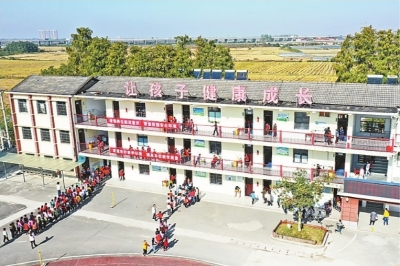 “这里的孩子更需要我们” 这些老师用爱守住了乡村小学
