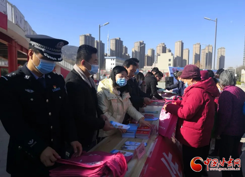 平凉市灵台县开展“11·25”国际反家暴日集中宣传活动