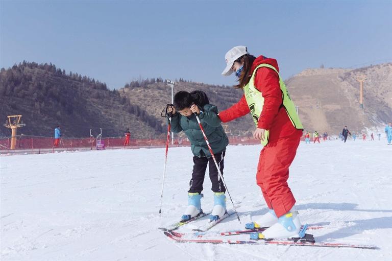 致敬白衣战士 畅享滑雪乐趣 兰州安宁滑雪场向全市医护人员免费开放